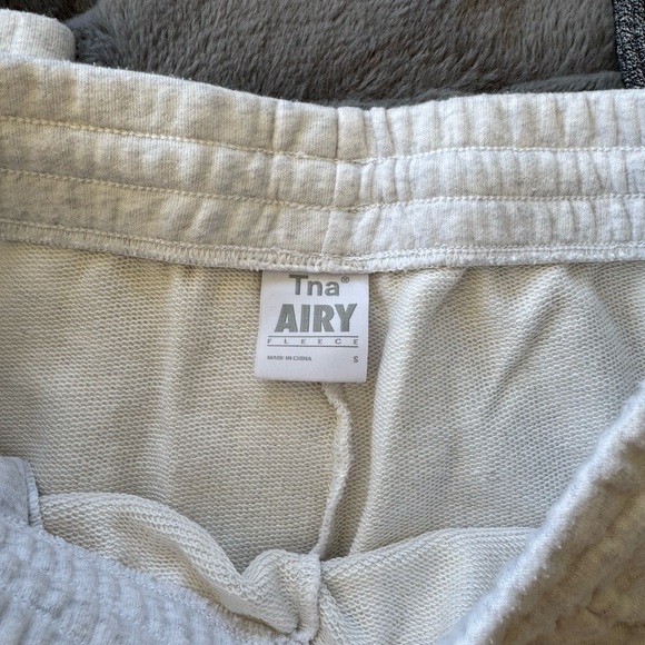 Aritzia - sweats - Picture 2 of 3